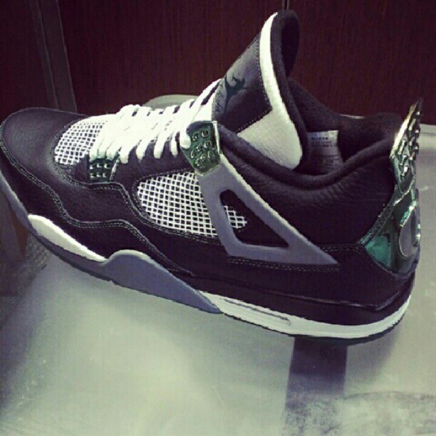 oregon duck jordan 4