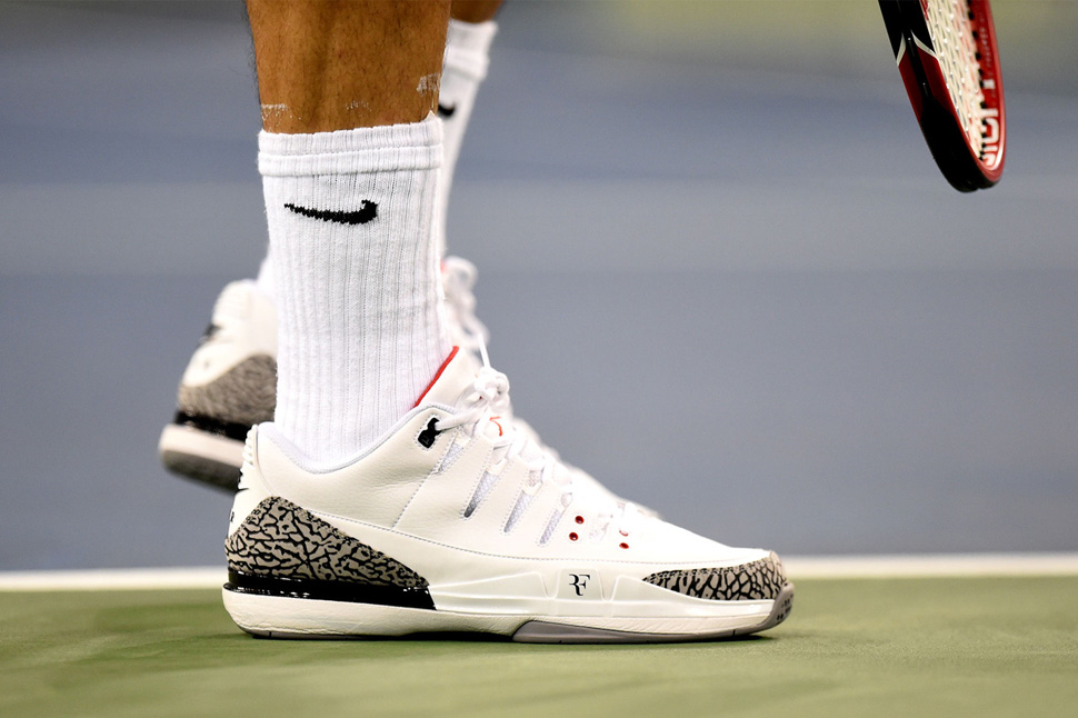 Roger Federer 實著Nike Court Zoom 