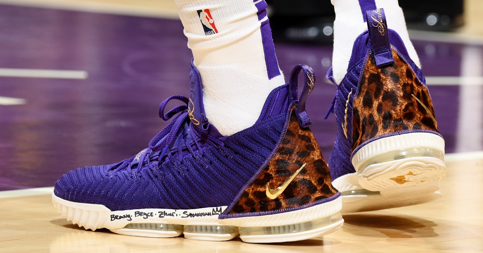 新聞分享 / LeBron James 與 Nike LeBron 16 ‘King Purple’ 的紫金主場首秀 - KENLU.net
