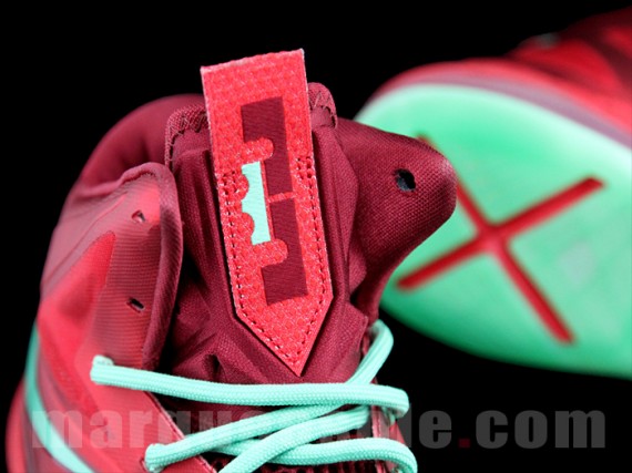 nike-lebron-x-christmas-01-570x427 - KENLU.net