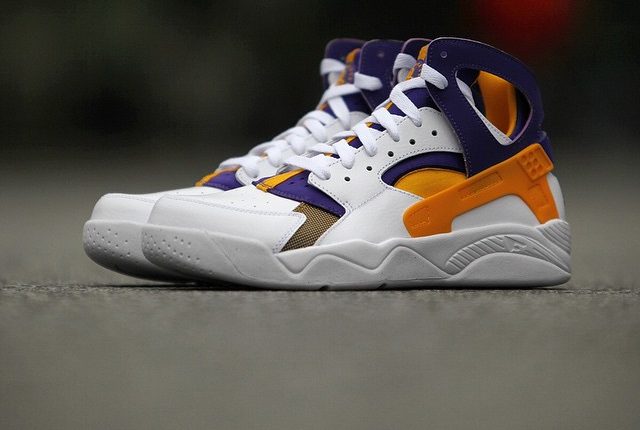 nike-air-flight-huarache-kobe-bryant-lakers-white-home-01