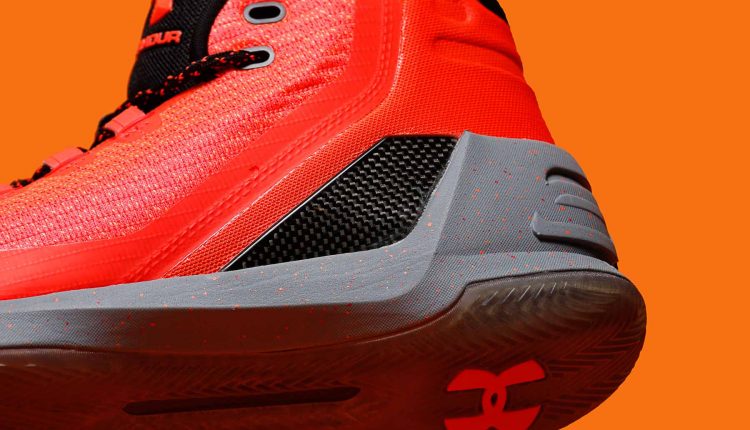 Under Armour- Curry 3-Red Hot Santa (6)