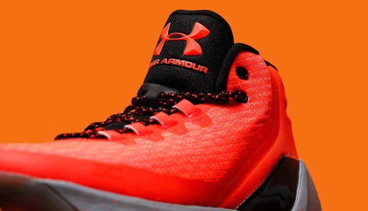 Under Armour- Curry 3-Red Hot Santa (7)