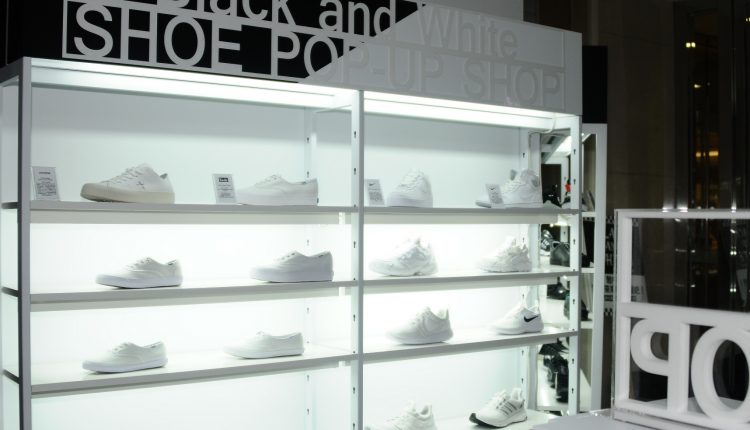 momentum black and white pop up Store (3)