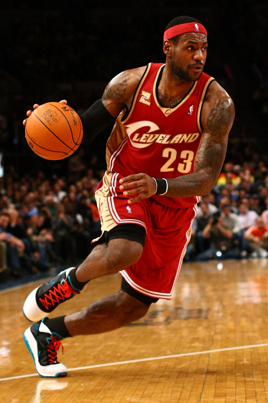 NBA-Feet-Lebron-James-Nike-Air-Max 