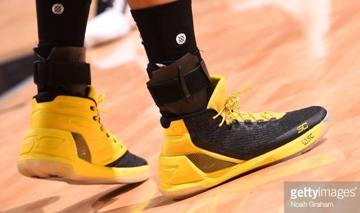 curry 3 yellow