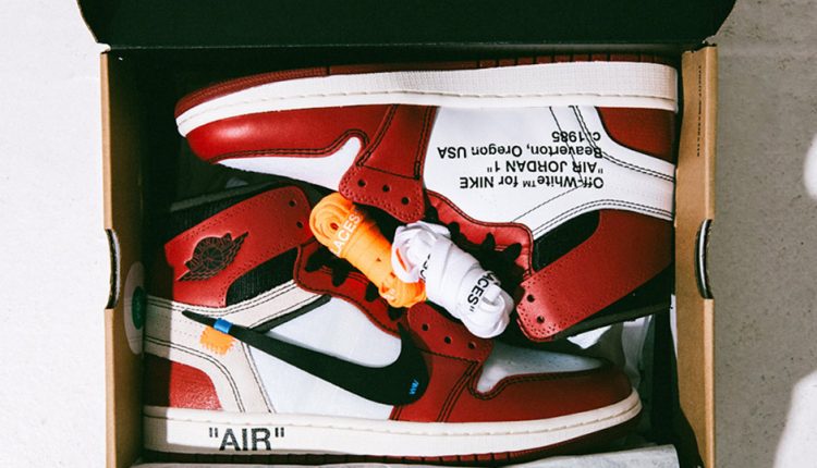 air-jordan-1-off-white-detailed-photos-shoe-box-laces-6