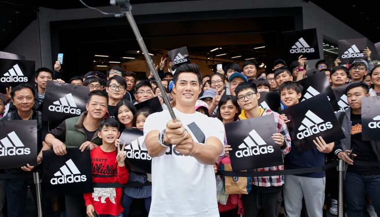 wei-yin-chen-visited-adidas-store-in-taichung (3)