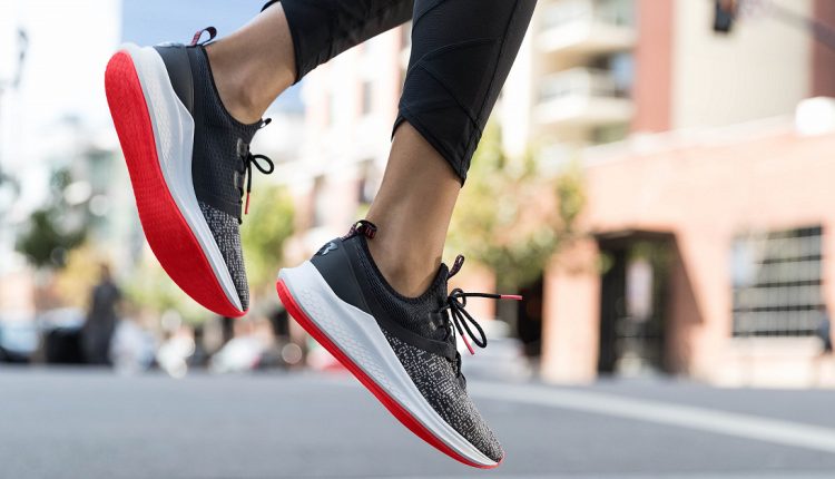 NEWS BALANCE Fresh Foam LAZR Sport