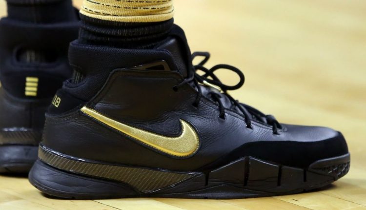DeMar DeRozan Nike Zoom Kobe 1 black gold (1)