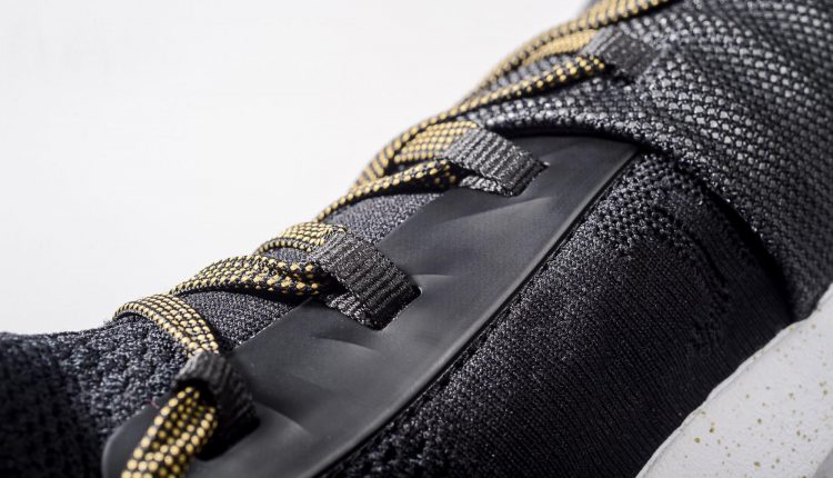 under-armour-curry5-takeover-black-white-gold-23