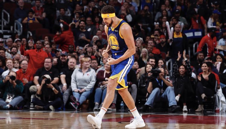 klay-thompson-set-an-nba-record-with-14-made-3-pointers-wearing-the-anta-kt4 (2)
