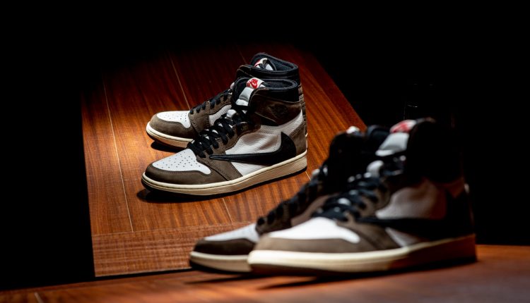 air-jordan-1-travis-scott-5