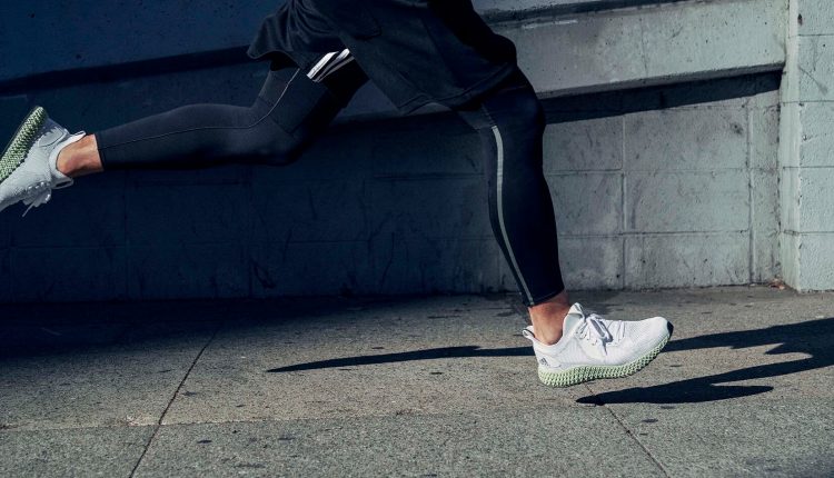 8. adidas ALPHAEDGE 4D Reflective閃銀反光鞋面，以獨特之姿顛覆跑鞋想像！