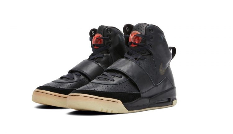 Kanye West’s ‘Grammy’ Nike Air Yeezy 1 Sample Is Up for Sale-2