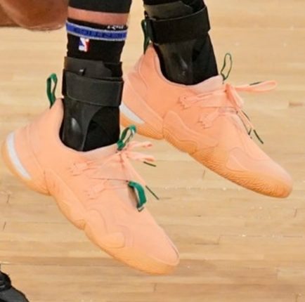 trae-young-adidas-trae-young-1-peach-tree (3)