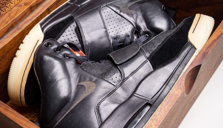 nike-air-yeezy-sample-ipo-4