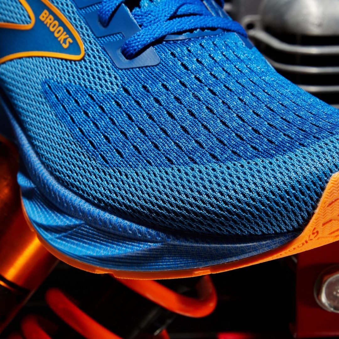 feature-brooks-levitate-6-running-shoes (8)