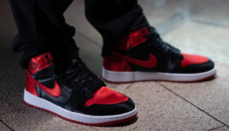 air-jordan-1-satin-bred-fd4810-061-1