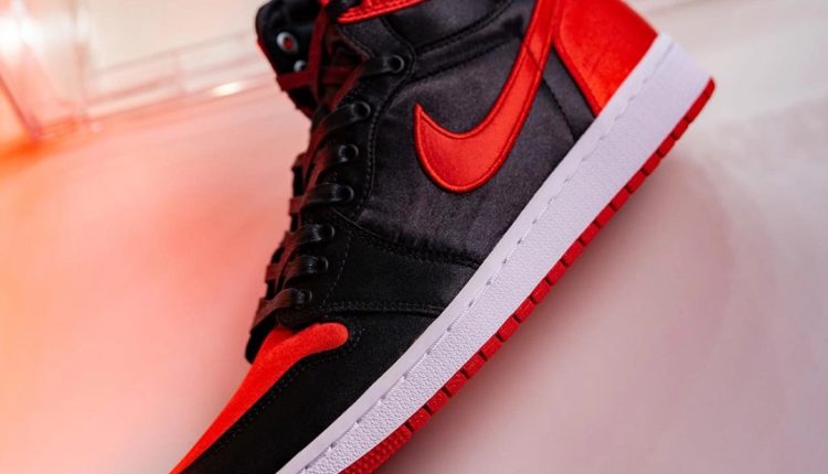 air-jordan-1-satin-bred-fd4810-061-11