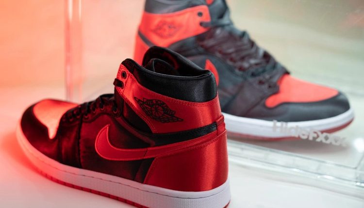 air-jordan-1-satin-bred-fd4810-061-2