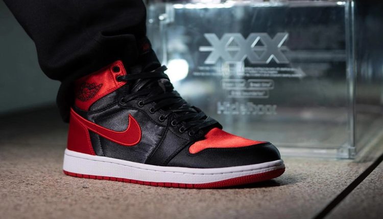 air-jordan-1-satin-bred-fd4810-061-3