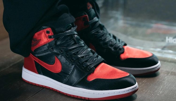 air-jordan-1-satin-bred-fd4810-061-4