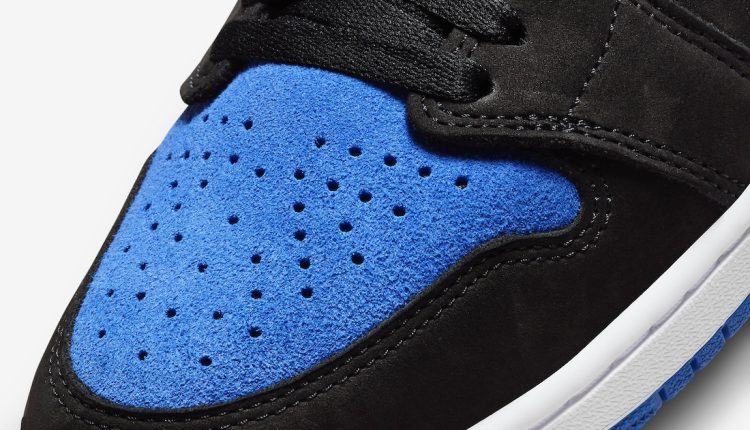 Air-Jordan-1-High-Royal-Reimagined-DZ5485-042-Official-Look-6