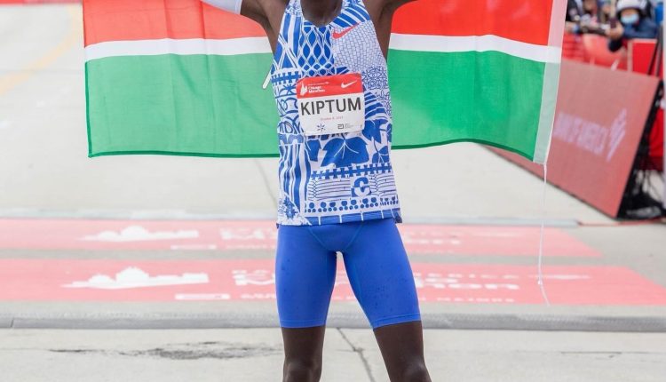 kelvin-kiptum-new-marathon-world-record-nike-alphafly-3 (3)