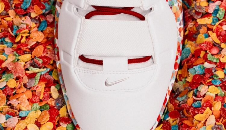 nike-lebron-4-fruity-pebbles-football-cleats (5)