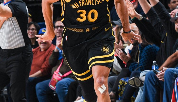 stephen-curry-3500th-career-3-point-shot-with-curry-spawn-flotro-dun-nation (5)