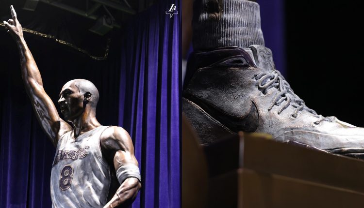 kobe-bryant-no-8-statue-with-nike-kobe-1-81-points (1)