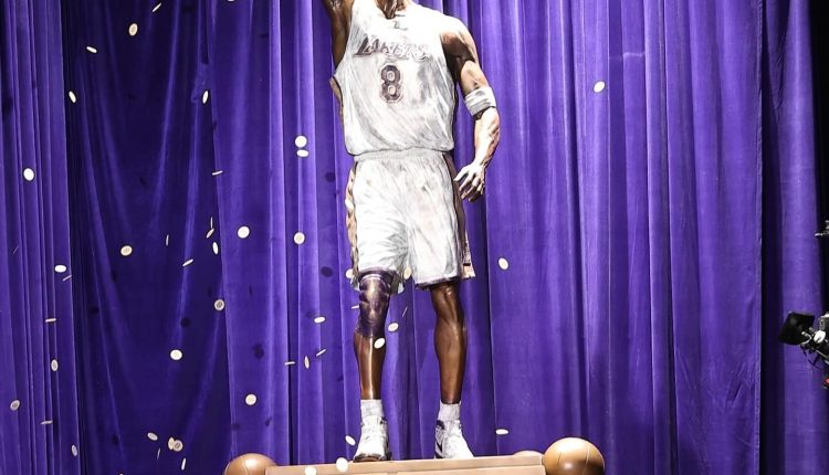 kobe-bryant-no-8-statue-with-nike-kobe-1-81-points (4)