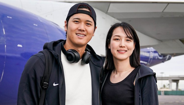 mlb-dodgers-shohei-ohtani-shares-first-photo-with-wife-mamiko-tanaka (6)