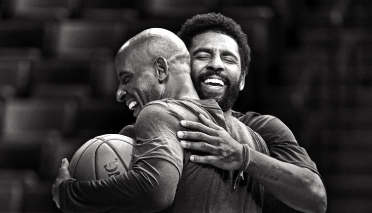 kyrie-irving-signing-his-father-drederick-irving-for-his-anta-shoe-line