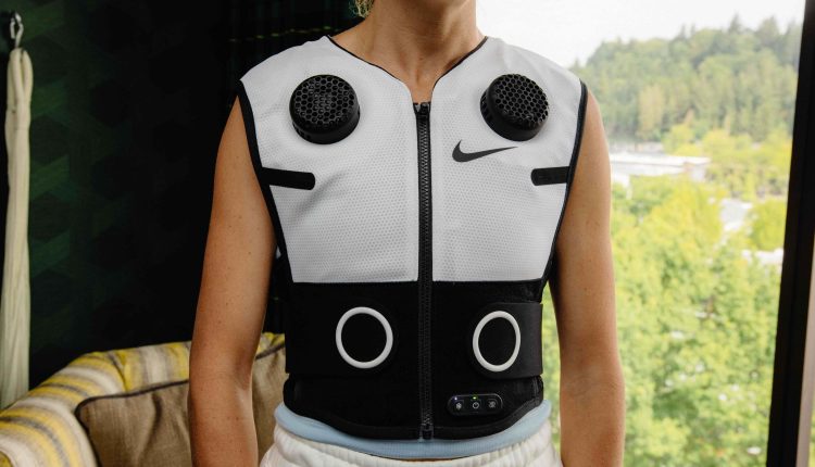 nike-x-hyperice-tech-enabled-boots-and-vest-designed-to-boost-athlete-warm-up-and-recovery (10)