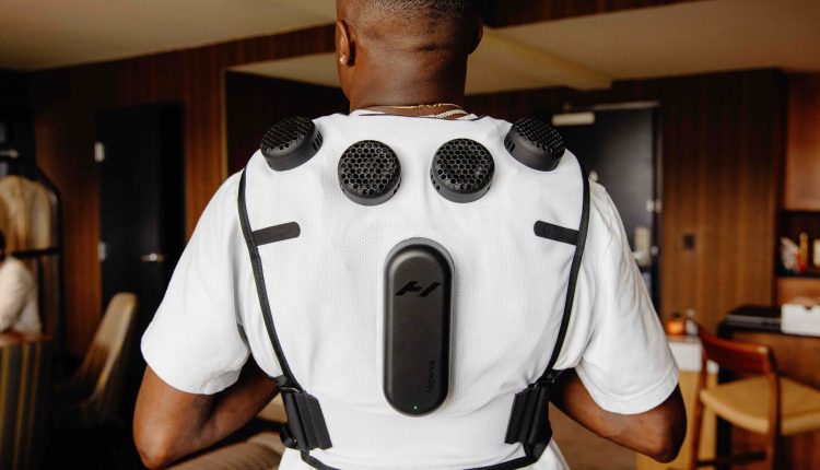 nike-x-hyperice-tech-enabled-boots-and-vest-designed-to-boost-athlete-warm-up-and-recovery (11)