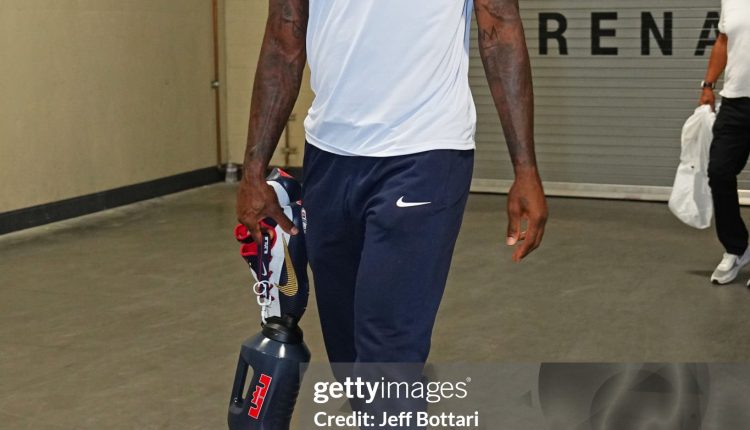 lebron-james-nike-royalty-tr-training-shoe-usa-colorway (3)