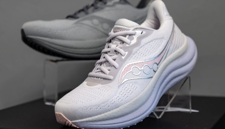 SAUCONY TRIUMPH 23 Launch-14