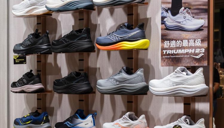 SAUCONY TAIPEI A11 RUNNING SHOE STORE -15