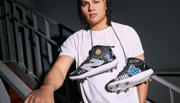 new-balance-yu-chang-chen-wei-custom-shoes-4
