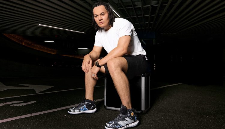 new-balance-yu-chang-chen-wei-custom-shoes-7