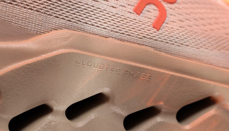 on-cloudsurfer-max-feature-04-02