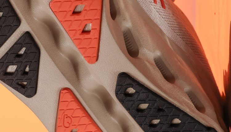 on-cloudsurfer-max-feature-07