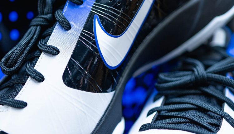 isaiah-thomas-nike-kobe-5-protro-duke-pe (3)